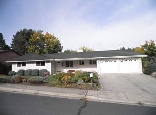 820 SE Meadow Vale Dr, Pullman, WA 99163