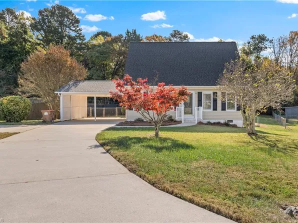 111 Hunterview Ct, Winston Salem, NC 27107