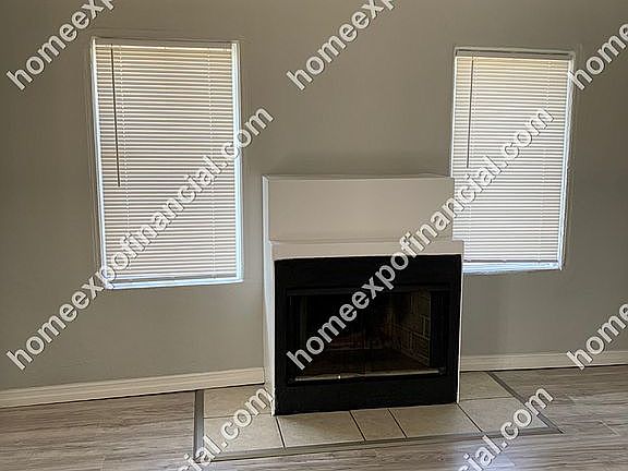 3rd image of 1140 W Esperanza St