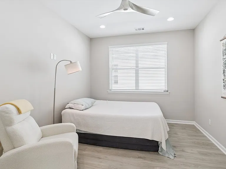 731 Harborside Dr — Photo 20