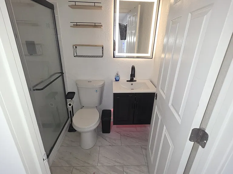 628 W 9th St #3 — Photo 9