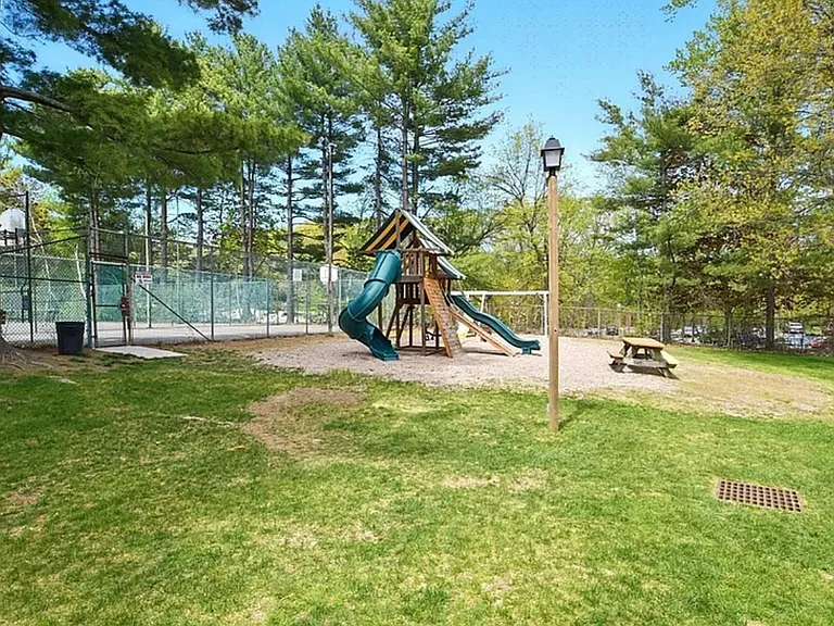 261 Regency Park Dr — Photo 21