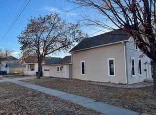 321 E 2nd Ave, Mitchell, SD 57301