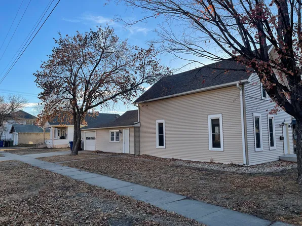 321 E 2nd Ave, Mitchell, SD 57301