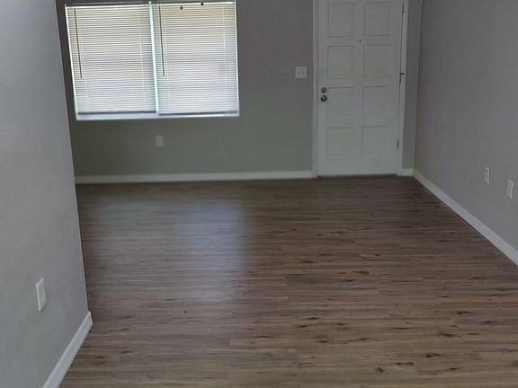 4th image of 28 Crowley Ct