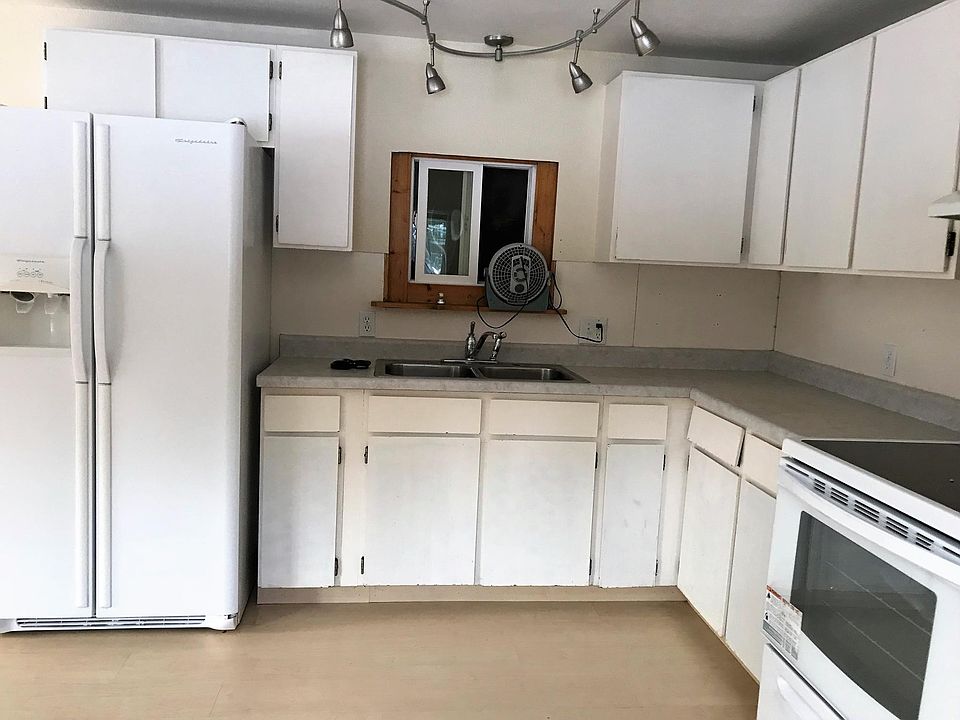2nd image of 1820 Endecott Ave