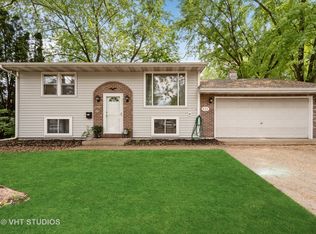 629 Westwind Dr, Carpentersville, IL