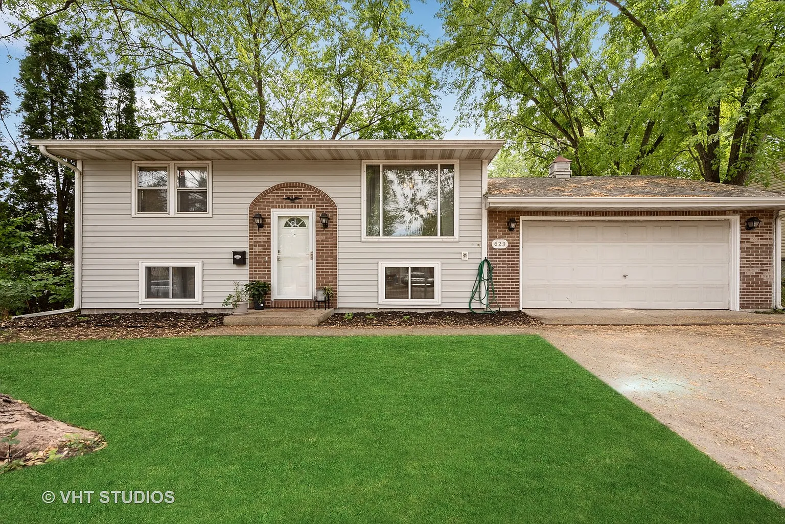 629 Westwind Dr photo 1