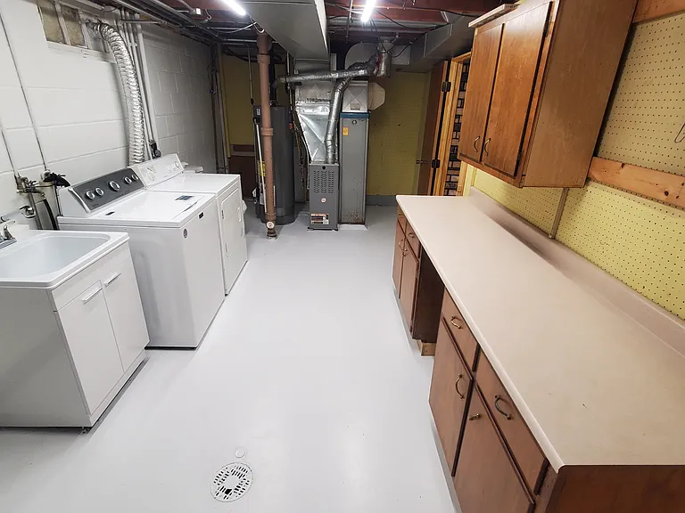 Basement - Utility Room / Half bath