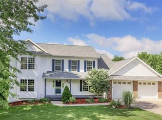 3039 Westberry Dr NE, Iowa City, IA 52240