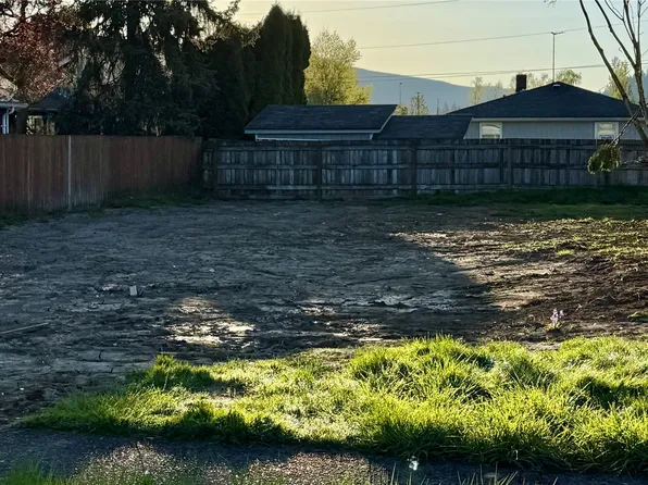 202 S 9th Avenue, Kelso, WA 98626
