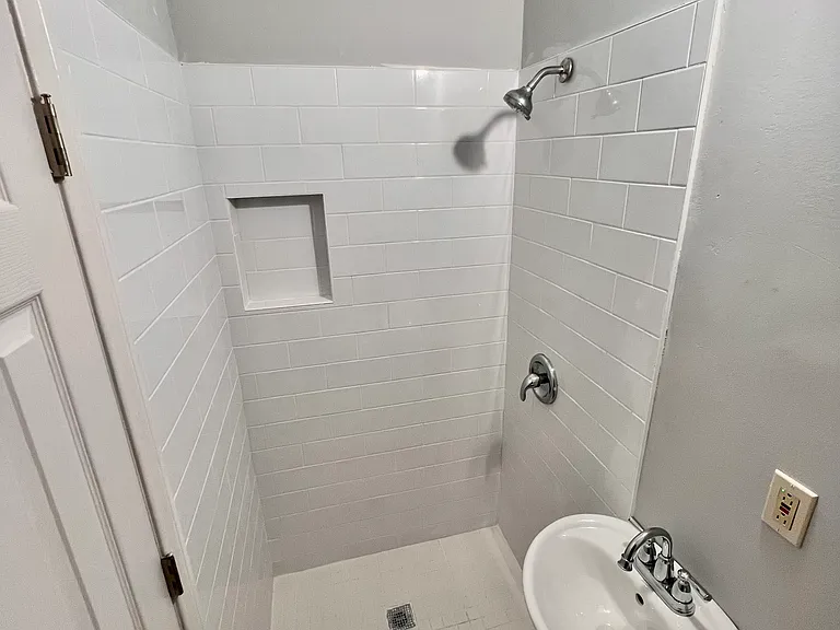 6601 Miramonte Blvd — Photo 3