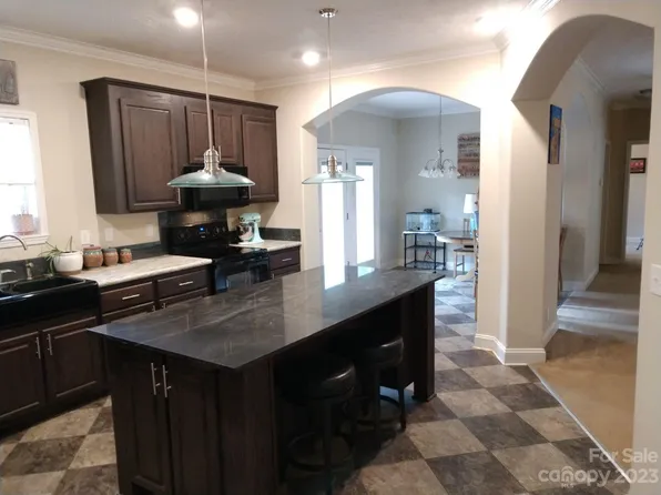 22 Spring St, Candler, NC 28715