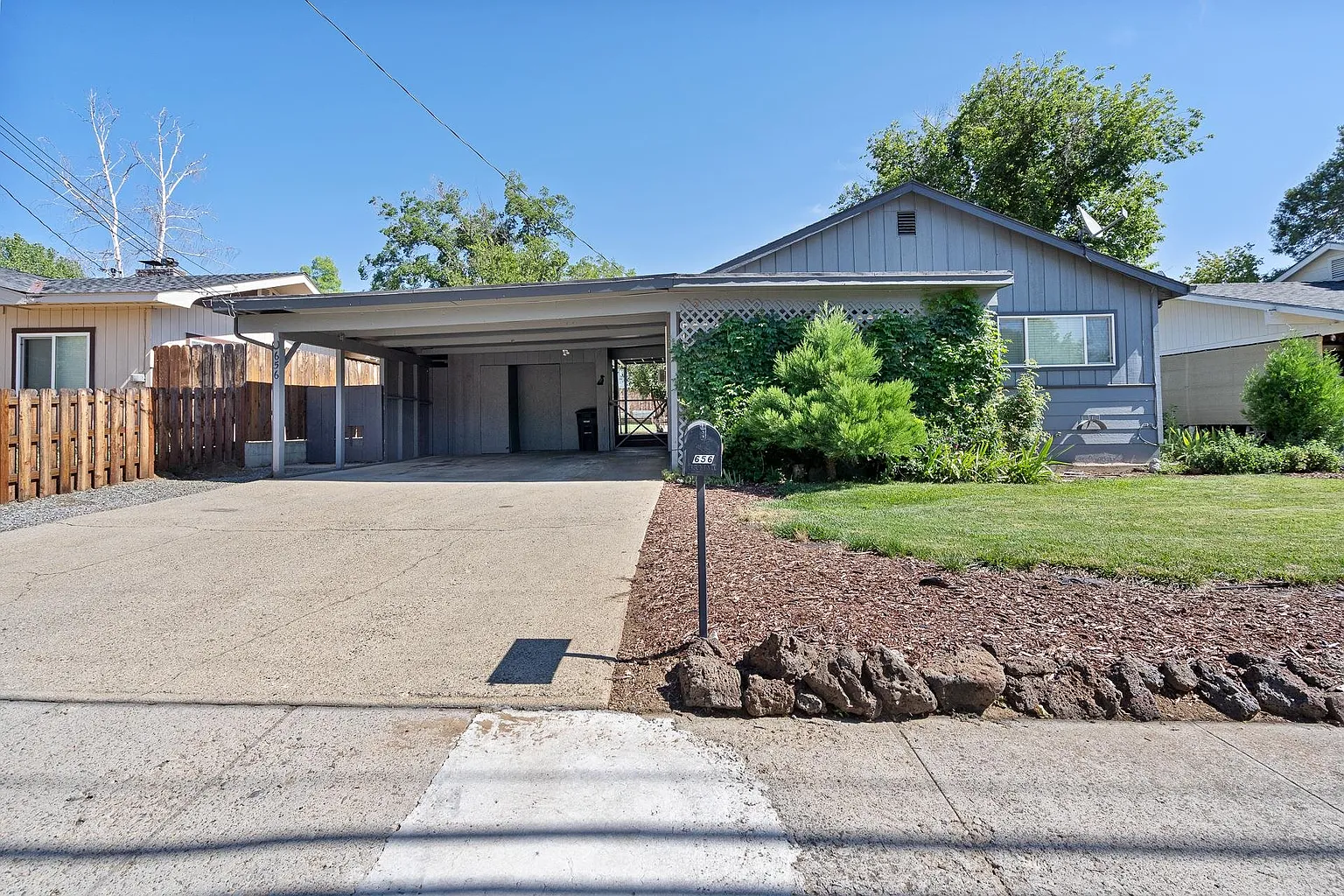 656 Yama St photo 1
