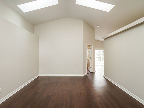 5th image of 1051 Pine St