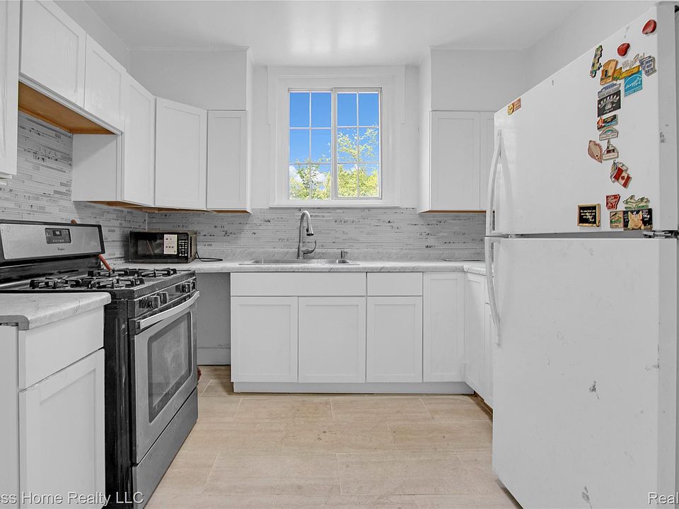 13484 Maine St, photo 11