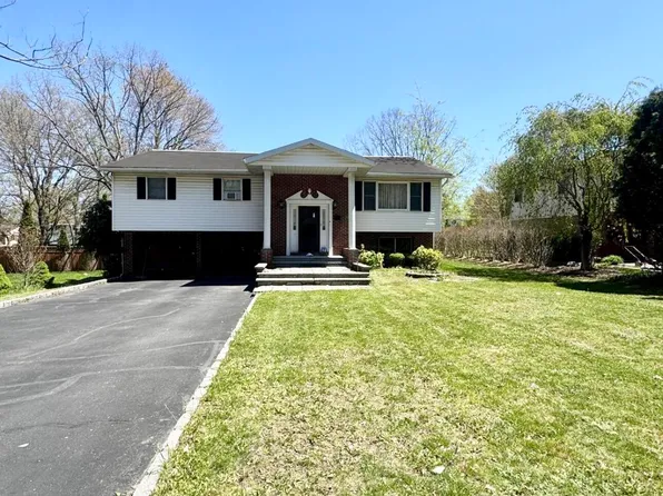 3 Twin Oaks Rd, Hazle Township, PA 18202