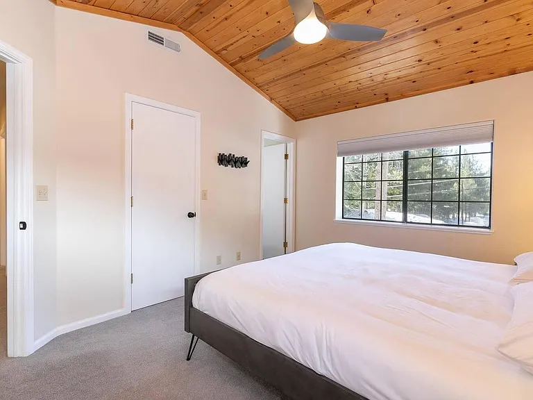 15681 Northwoods Blvd — Photo 14