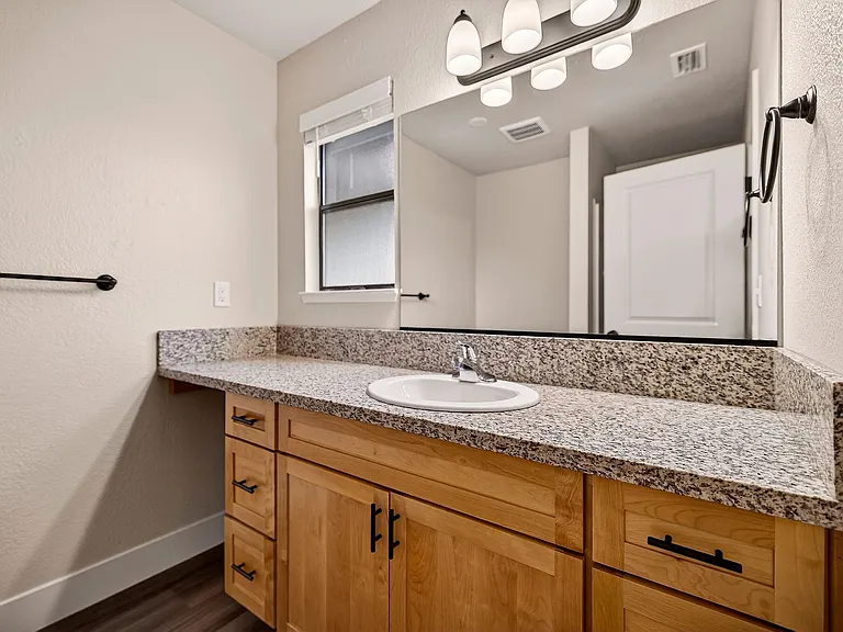 2925 Burnap Ave — Photo 17