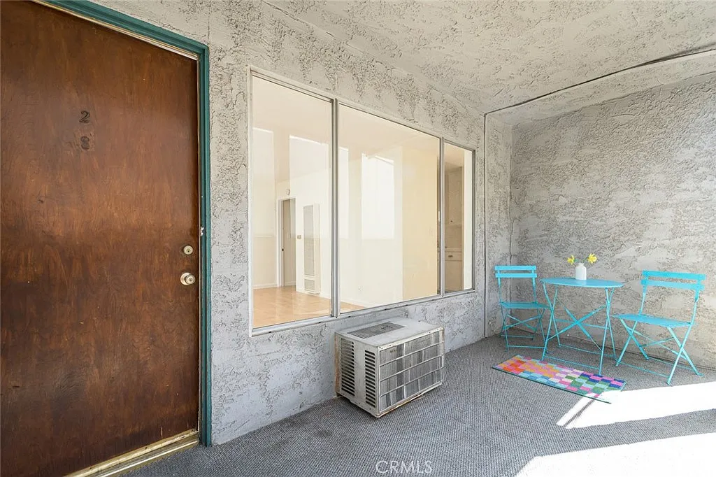 Building Photo - 241 N Kenwood St #2