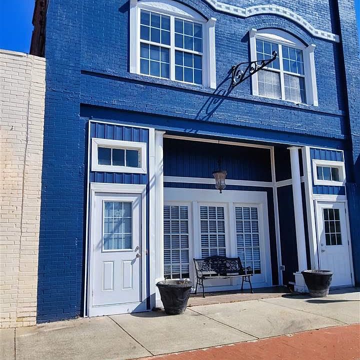 1st image of 152 Main St