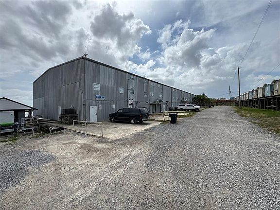 3rd image of 321 Sports Marina Rd