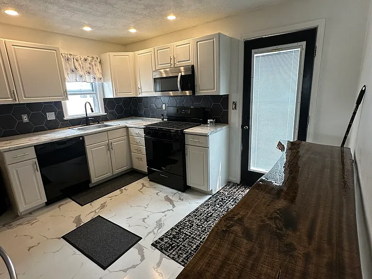 6711 Farnsworth Dr — Photo 23