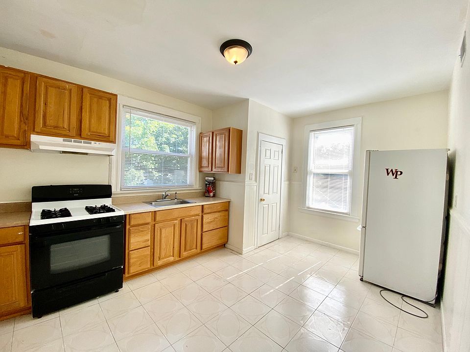 1st image of 34 Eppirt St APT 1