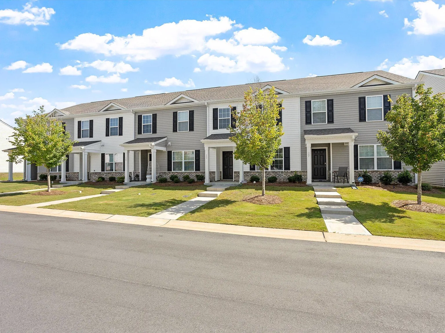 3 bed, 2.5 bath, 1418 sqft, $1,625 — Photo 4