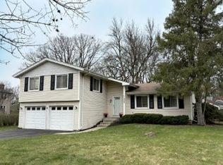 337 Carriage Hill Rd, Naperville, IL 60565