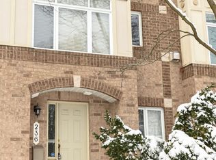 236 Latchford Rd, Ottawa, ON K1Z1B9