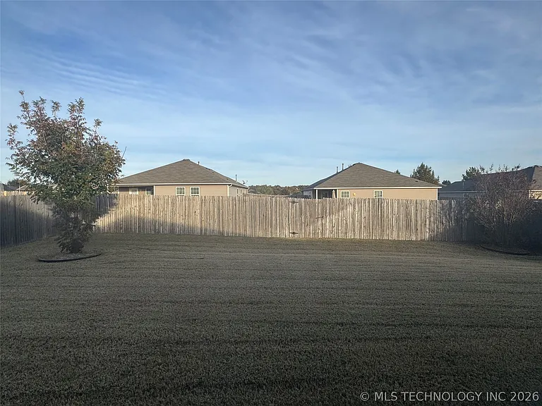 7413 S Hemlock Ave — Photo 9