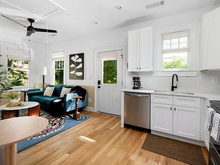 1054 Euclid Ave NE #CH — Photo 2