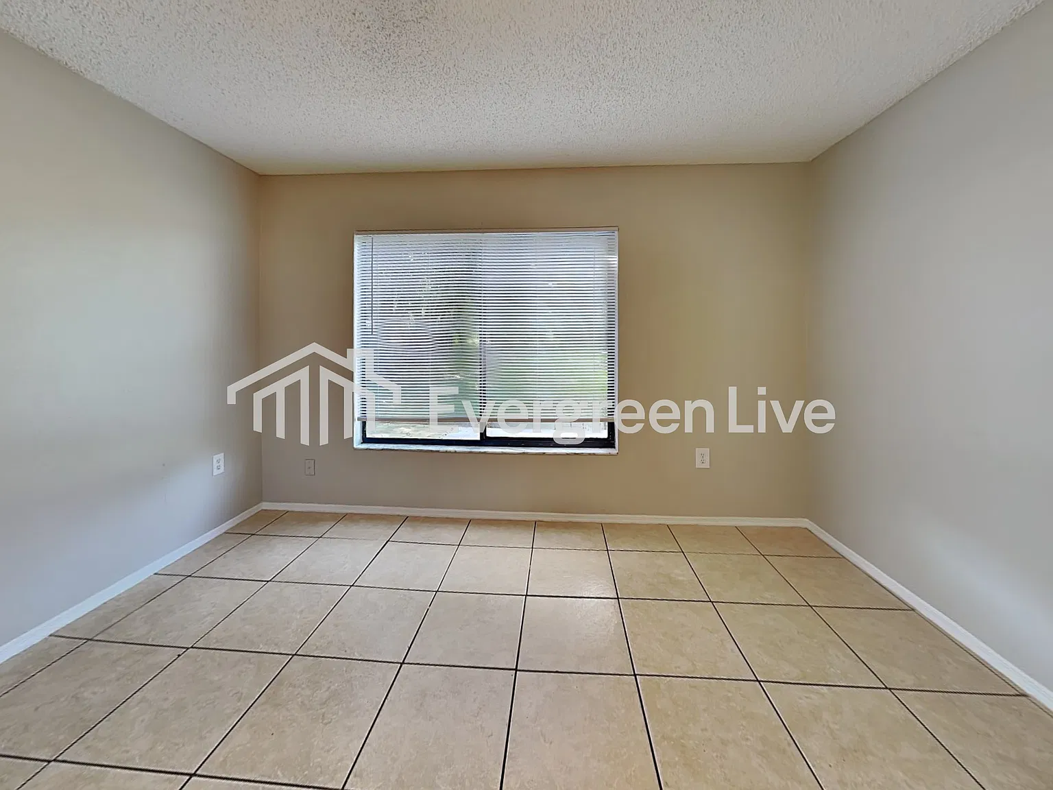3 bed, 2.5 bath, 1320 sqft, $1,795 — Photo 3