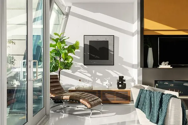 Sold by Compass | media 22