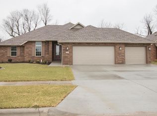 1444 S Ledgestone Ave, Springfield, MO 65807