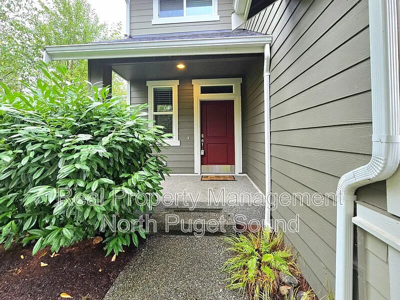 4 bed, 3.0 bath, 2473 sqft, $3,500 — Photo 2