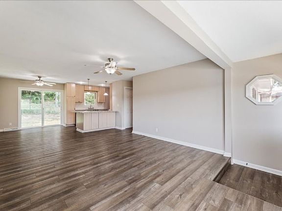 5th image of 206 Ebaugh St