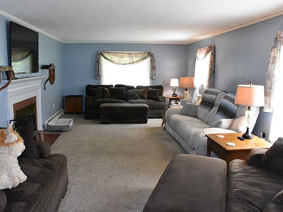 4th image of 483 Jackson Park Dr