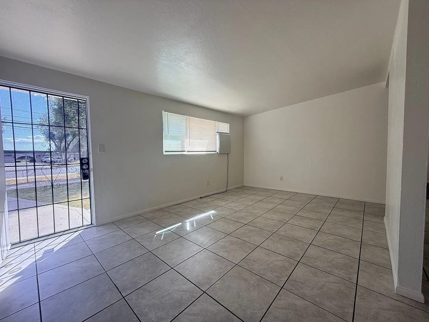 Beautifully renovated 2 bedroom home is now available for rent! — Photo 4