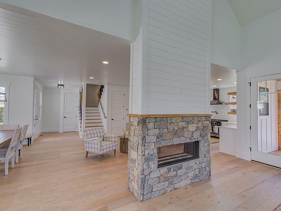 5th image of 21 Mavrick Dr