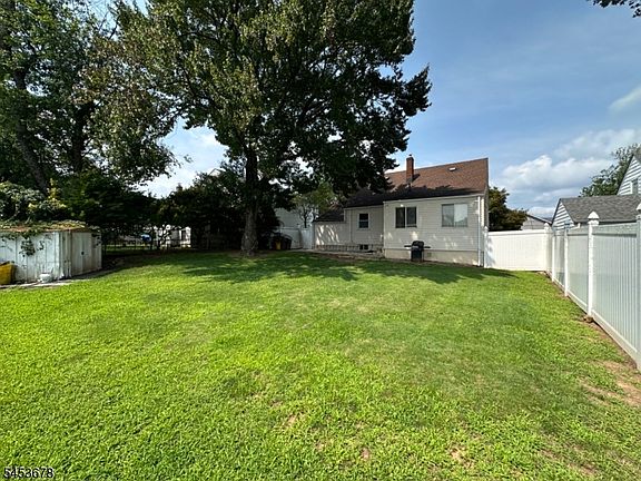 3rd image of 49 Yorkshire Dr