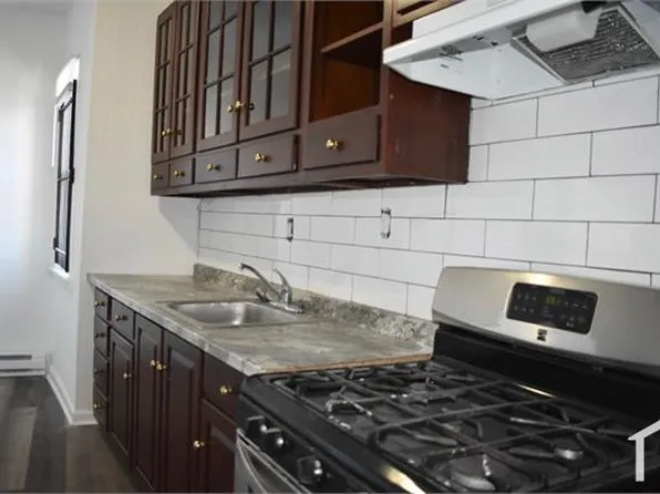 10 S 62nd St, Philadelphia, PA 19139