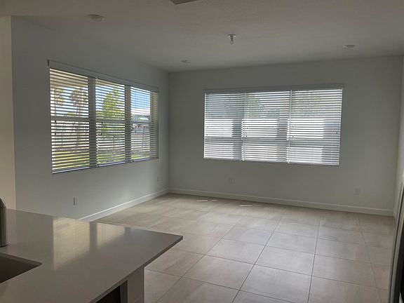 5th image of 1535 Verwood Way
