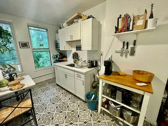 3rd image of 156 14th St #2