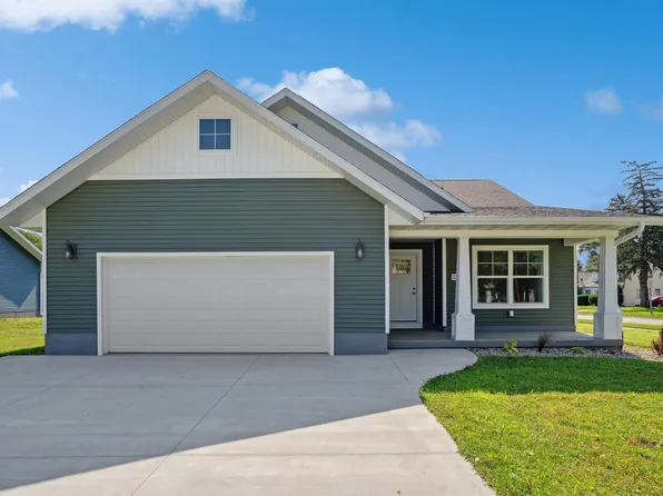 1235 W 7th St, Waterloo, IA 50702
