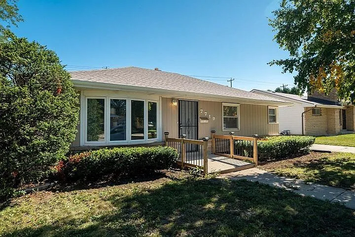 7719 West Fiebrantz AVENUE photo 1