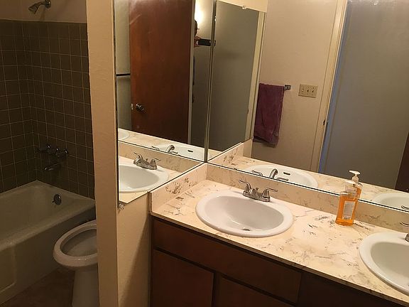 3rd image of 1286 E Barcelona Ave
