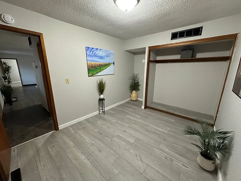 322 S Washington St — Photo 13