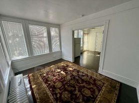 46 W 10th St